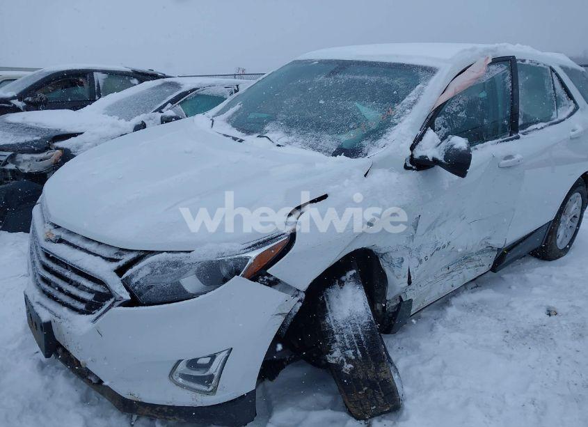 Photo 6 of 2018 Chevrolet Equinox LS (VIN 3GNAXHEV8JS645841)