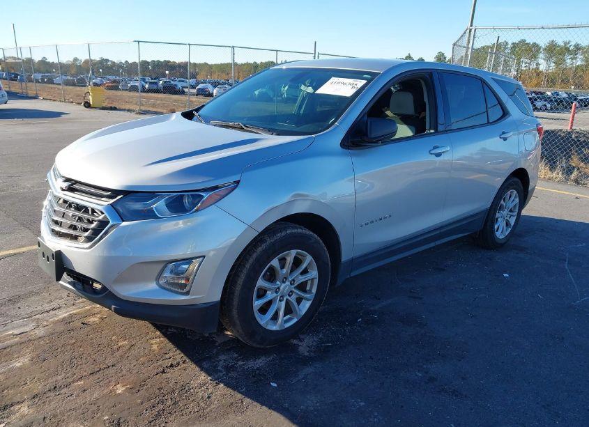 Photo 2 of 2019 Chevrolet Equinox LS (VIN 3GNAXHEV8KL269718)