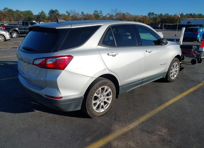 Photo 4 of 2019 Chevrolet Equinox LS (VIN 3GNAXHEV8KL269718)