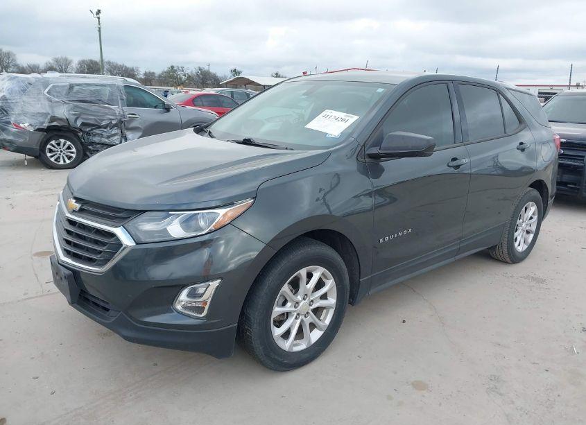 Photo 2 of 2019 Chevrolet Equinox LS (VIN 3GNAXHEV8KS622836)