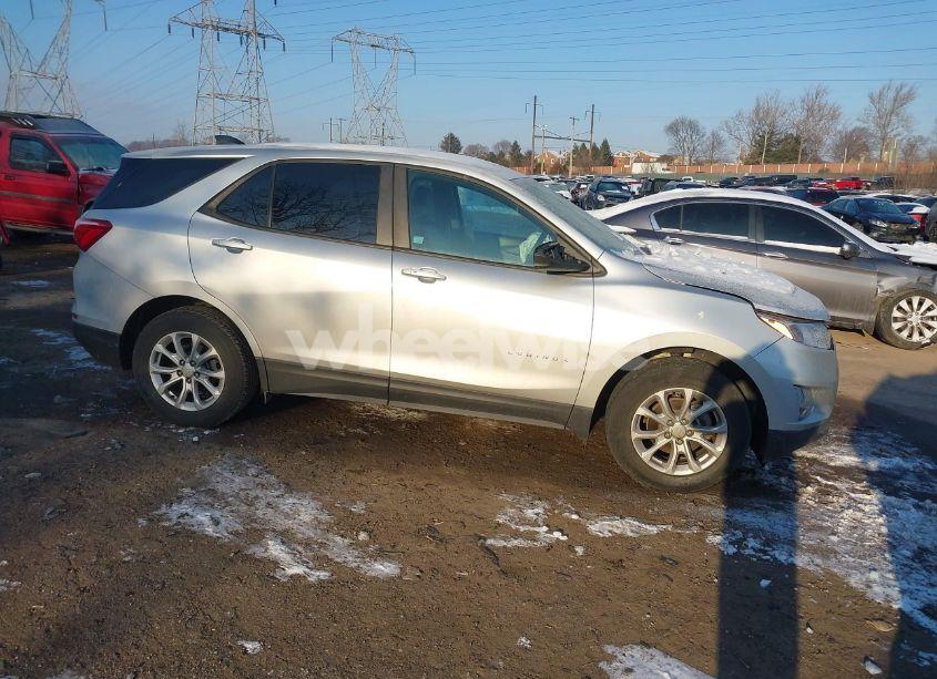 2020 Chevrolet Equinox FWD LS (VIN 3GNAXHEV8LS670290) main photo