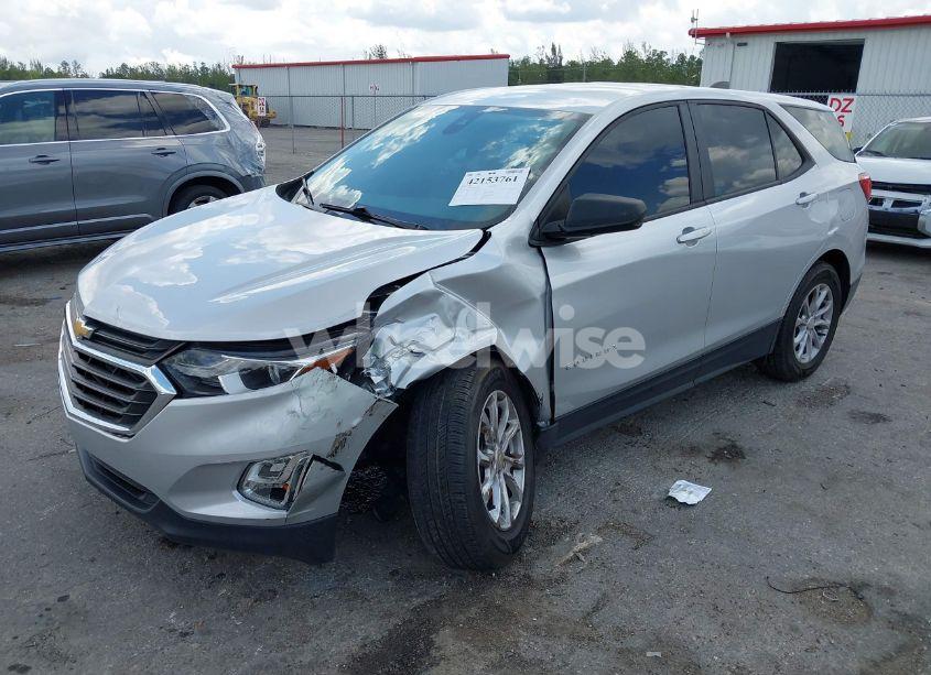 Photo 2 of 2020 Chevrolet Equinox FWD LS (VIN 3GNAXHEV8LS696940)