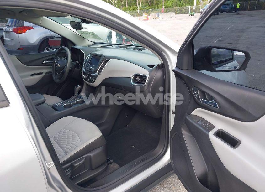 Photo 5 of 2020 Chevrolet Equinox FWD LS (VIN 3GNAXHEV8LS696940)