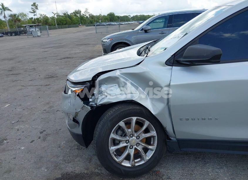 Photo 6 of 2020 Chevrolet Equinox FWD LS (VIN 3GNAXHEV8LS696940)
