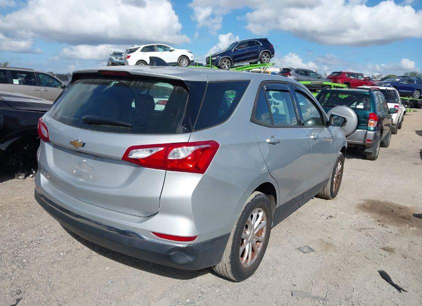 Photo 4 of 2018 Chevrolet Equinox LS (VIN 3GNAXHEV9JL377702)