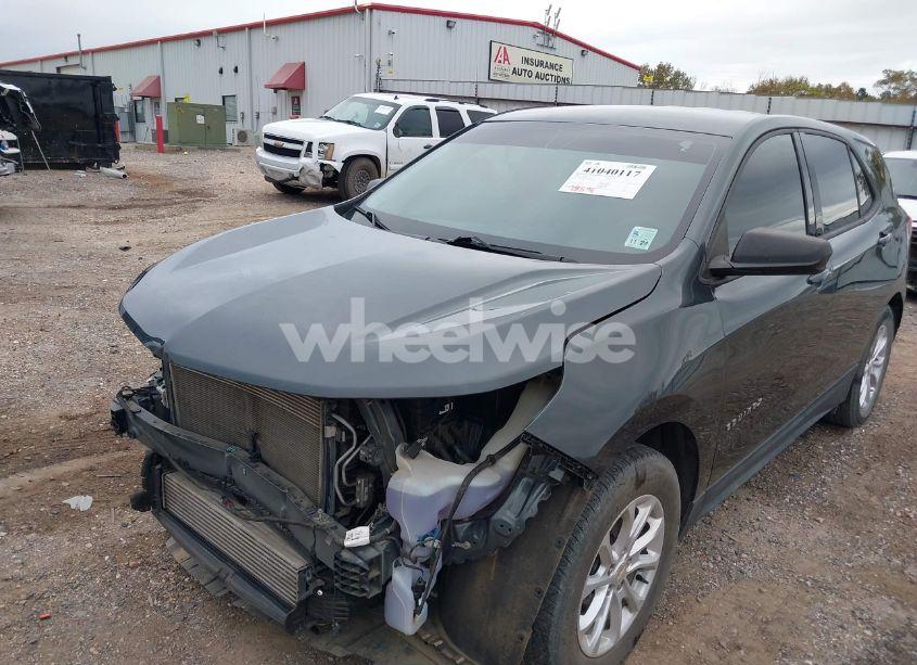 Photo 2 of 2019 Chevrolet Equinox LS (VIN 3GNAXHEV9KS671866)