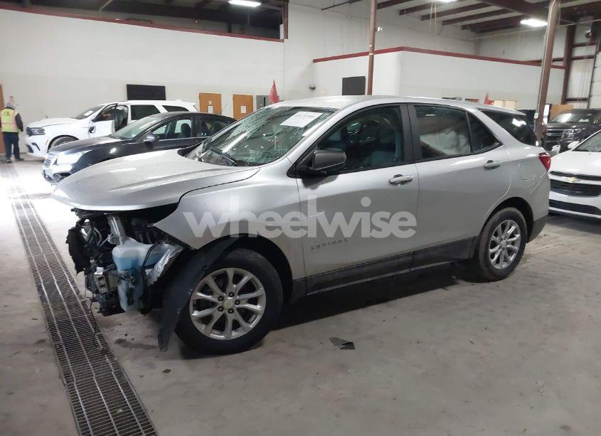 Photo 2 of 2020 Chevrolet Equinox FWD LS (VIN 3GNAXHEV9LS500178)
