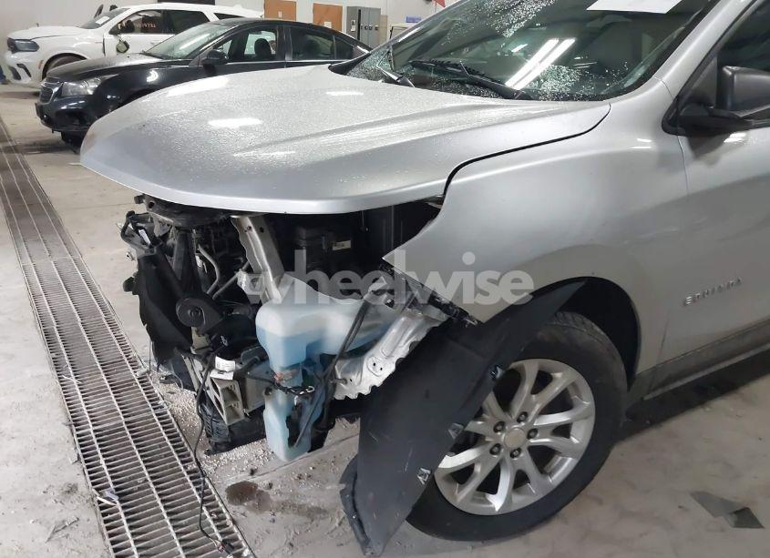 Photo 6 of 2020 Chevrolet Equinox FWD LS (VIN 3GNAXHEV9LS500178)