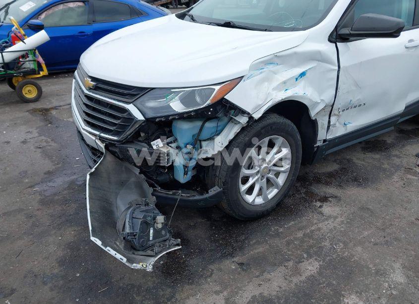 Photo 6 of 2020 Chevrolet Equinox FWD LS (VIN 3GNAXHEV9LS626749)