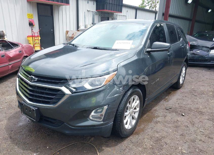 Photo 2 of 2020 Chevrolet Equinox FWD LS (VIN 3GNAXHEV9LS627013)