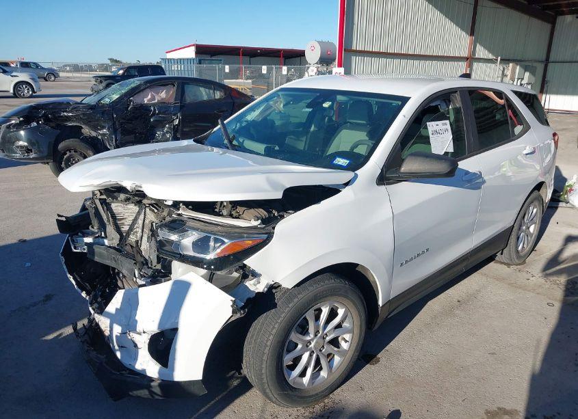 Photo 2 of 2020 Chevrolet Equinox FWD LS (VIN 3GNAXHEV9LS669536)