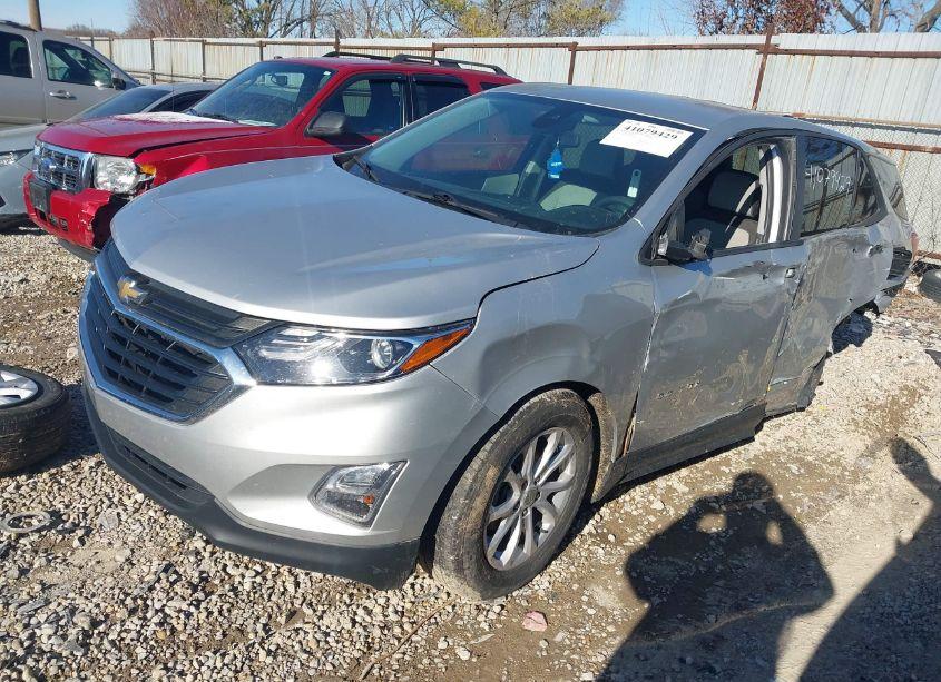 Photo 2 of 2021 Chevrolet Equinox FWD LS (VIN 3GNAXHEV9MS117763)
