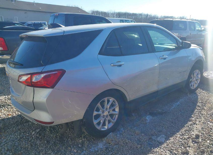 Photo 4 of 2021 Chevrolet Equinox FWD LS (VIN 3GNAXHEV9MS117763)