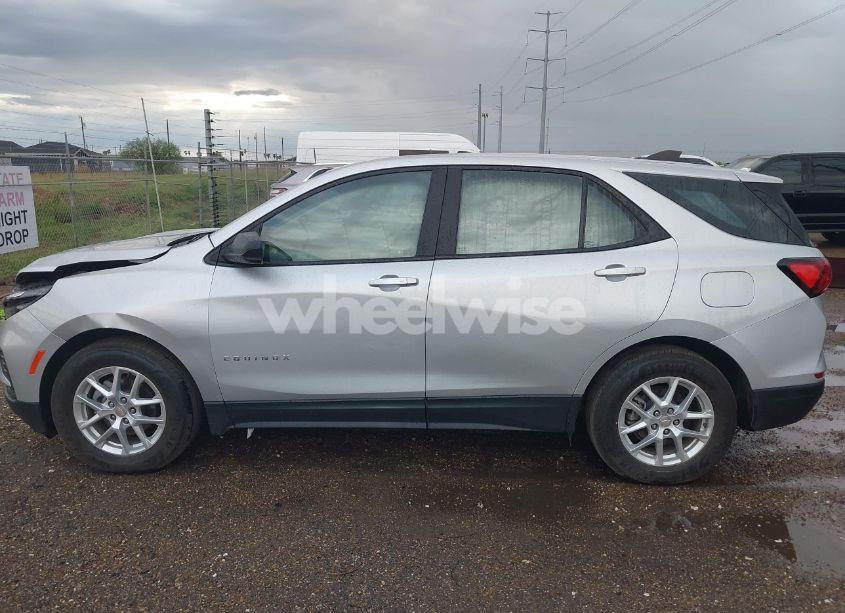Photo 14 of 2022 Chevrolet Equinox FWD LS (VIN 3GNAXHEV9NS114301)