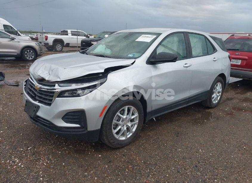 Photo 2 of 2022 Chevrolet Equinox FWD LS (VIN 3GNAXHEV9NS114301)