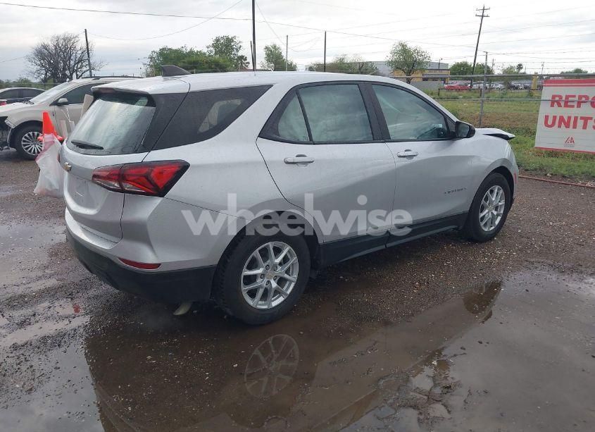 Photo 4 of 2022 Chevrolet Equinox FWD LS (VIN 3GNAXHEV9NS114301)