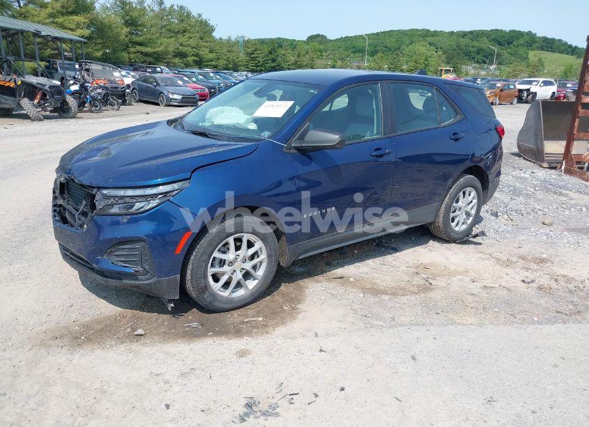 Photo 2 of 2022 Chevrolet Equinox FWD LS (VIN 3GNAXHEV9NS212647)