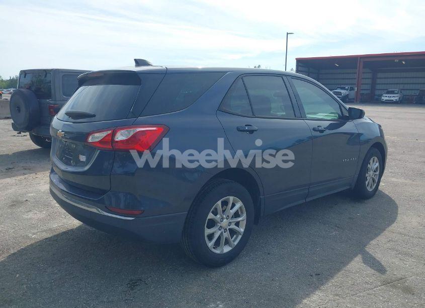 Photo 4 of 2018 Chevrolet Equinox LS (VIN 3GNAXHEVXJL102470)