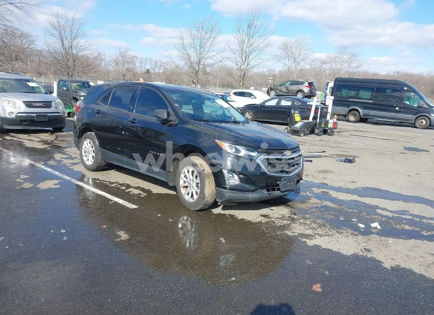 2018 Chevrolet Equinox LS (VIN 3GNAXHEVXJL394136) main photo