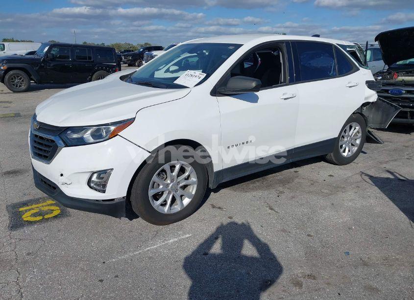 Photo 2 of 2019 Chevrolet Equinox LS (VIN 3GNAXHEVXKS506036)