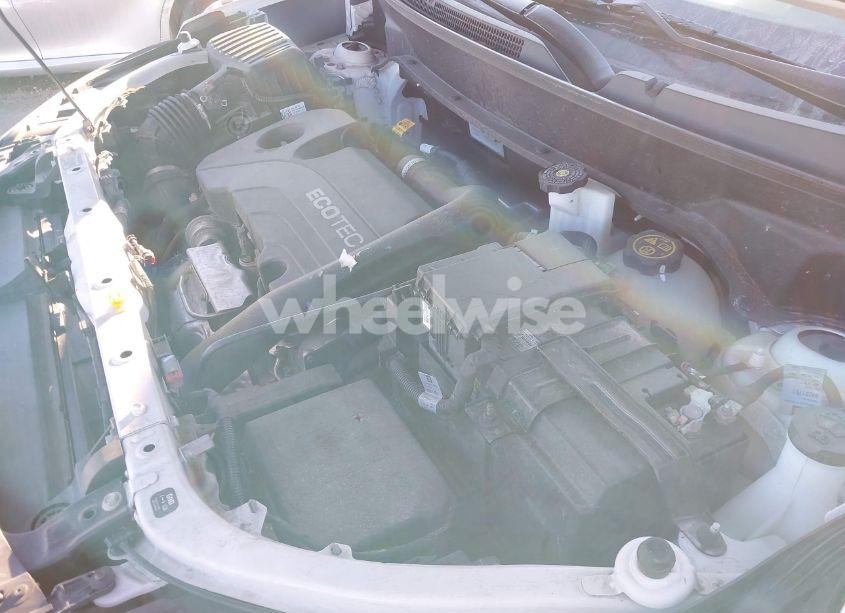 Photo 10 of 2020 Chevrolet Equinox FWD LS (VIN 3GNAXHEVXLS659534)