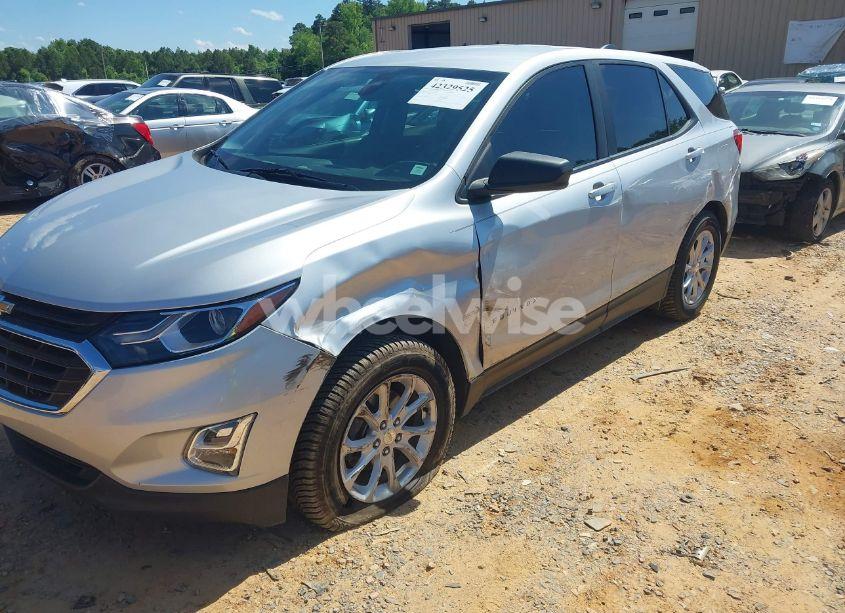 Photo 2 of 2021 Chevrolet Equinox FWD LS (VIN 3GNAXHEVXMS106139)