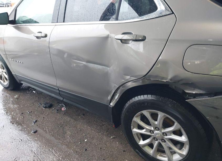 Photo 18 of 2018 Chevrolet Equinox LT (VIN 3GNAXJEV0JL119771)