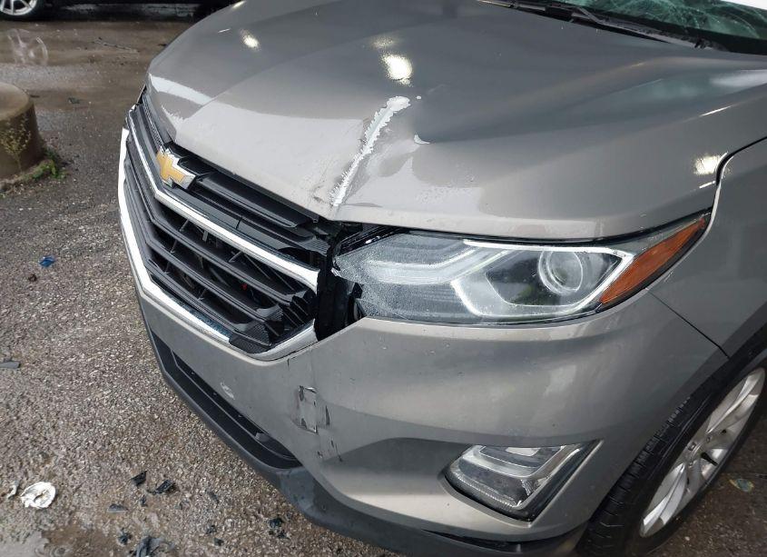 Photo 6 of 2018 Chevrolet Equinox LT (VIN 3GNAXJEV0JL119771)