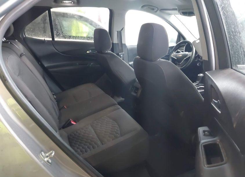 Photo 8 of 2018 Chevrolet Equinox LT (VIN 3GNAXJEV0JL119771)