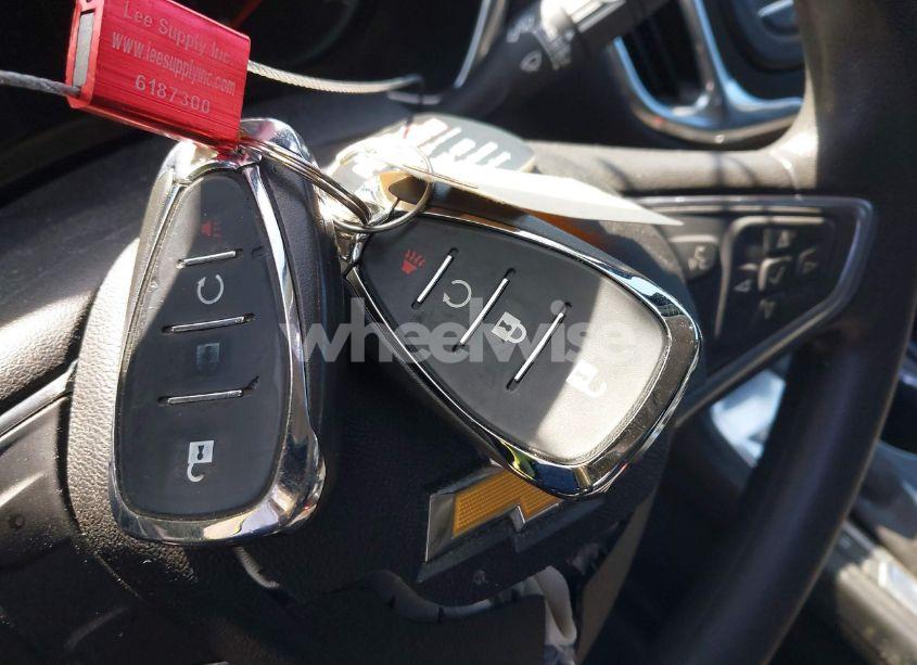 Photo 11 of 2018 Chevrolet Equinox LT (VIN 3GNAXJEV0JL373030)