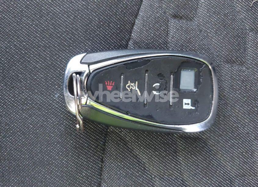 Photo 11 of 2018 Chevrolet Equinox LT (VIN 3GNAXJEV0JS510909)