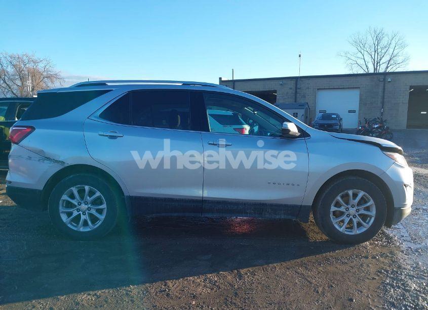 Photo 13 of 2018 Chevrolet Equinox LT (VIN 3GNAXJEV0JS510909)