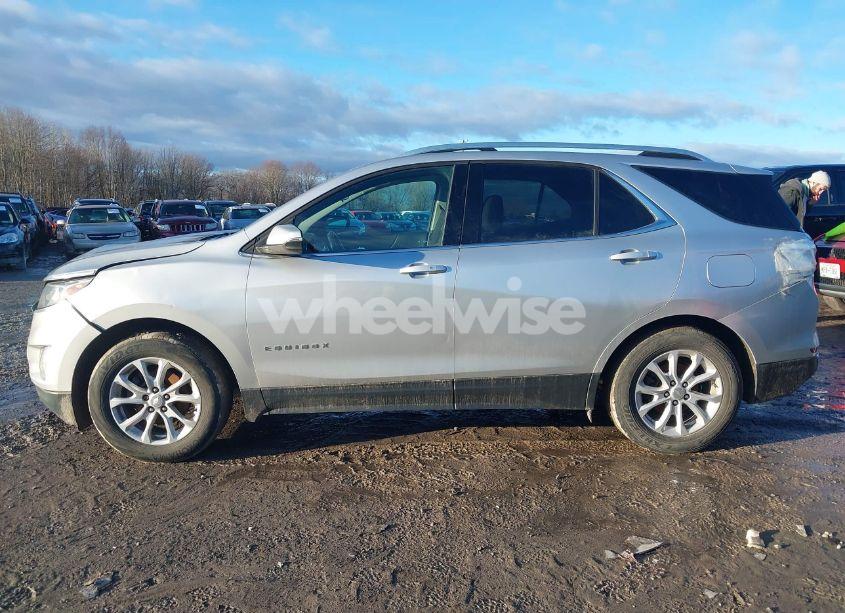 Photo 14 of 2018 Chevrolet Equinox LT (VIN 3GNAXJEV0JS510909)