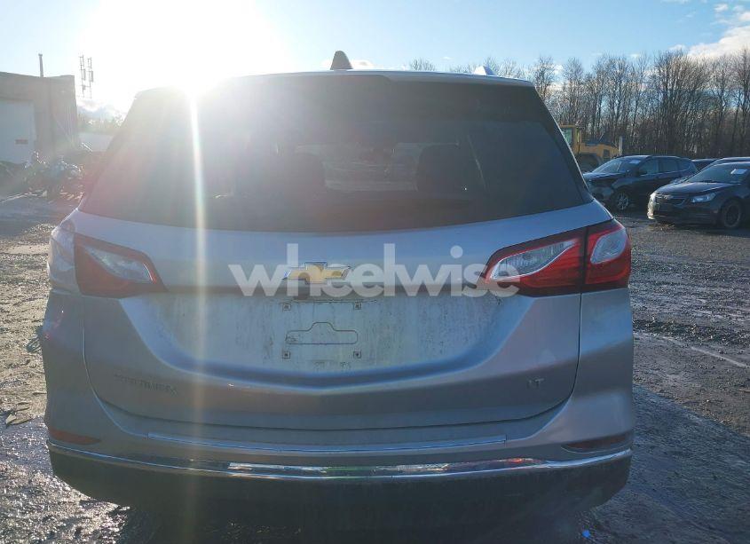 Photo 16 of 2018 Chevrolet Equinox LT (VIN 3GNAXJEV0JS510909)