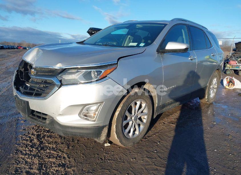 Photo 2 of 2018 Chevrolet Equinox LT (VIN 3GNAXJEV0JS510909)