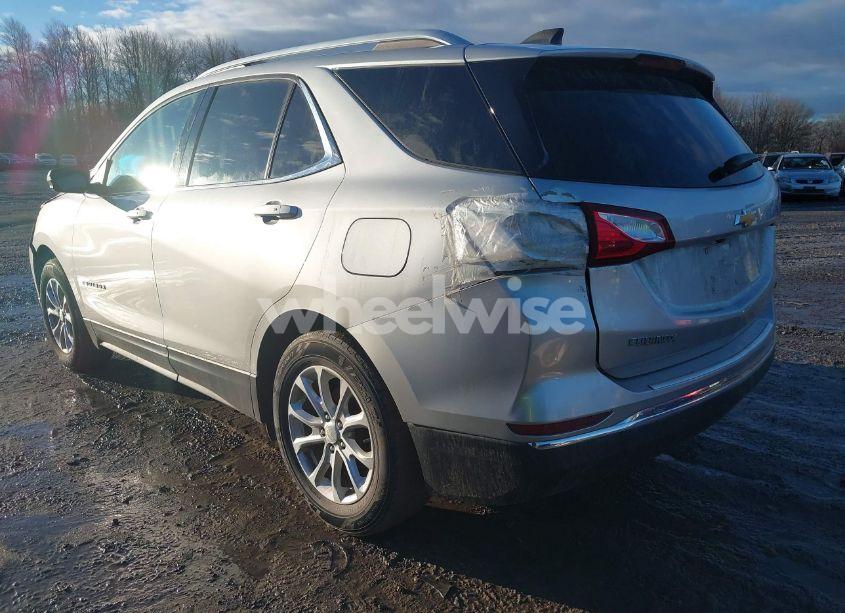 Photo 3 of 2018 Chevrolet Equinox LT (VIN 3GNAXJEV0JS510909)