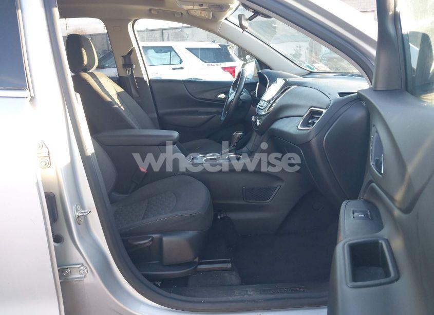 Photo 5 of 2018 Chevrolet Equinox LT (VIN 3GNAXJEV0JS510909)