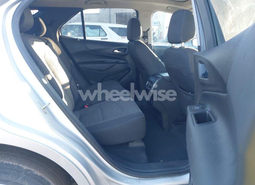 Photo 8 of 2018 Chevrolet Equinox LT (VIN 3GNAXJEV0JS510909)