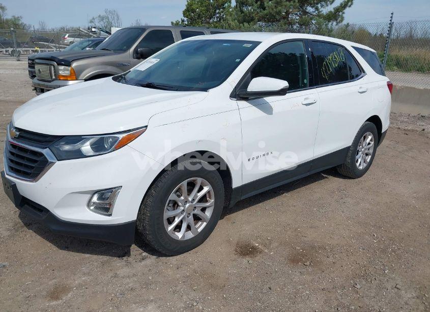 Photo 2 of 2018 Chevrolet Equinox LT (VIN 3GNAXJEV0JS648014)