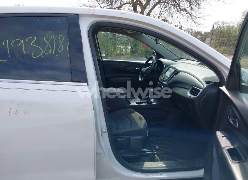 Photo 5 of 2018 Chevrolet Equinox LT (VIN 3GNAXJEV0JS648014)