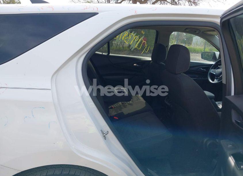 Photo 8 of 2018 Chevrolet Equinox LT (VIN 3GNAXJEV0JS648014)