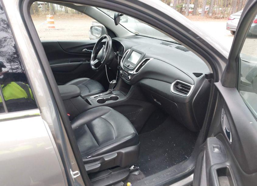 Photo 5 of 2018 Chevrolet Equinox LT (VIN 3GNAXJEV0JS649597)