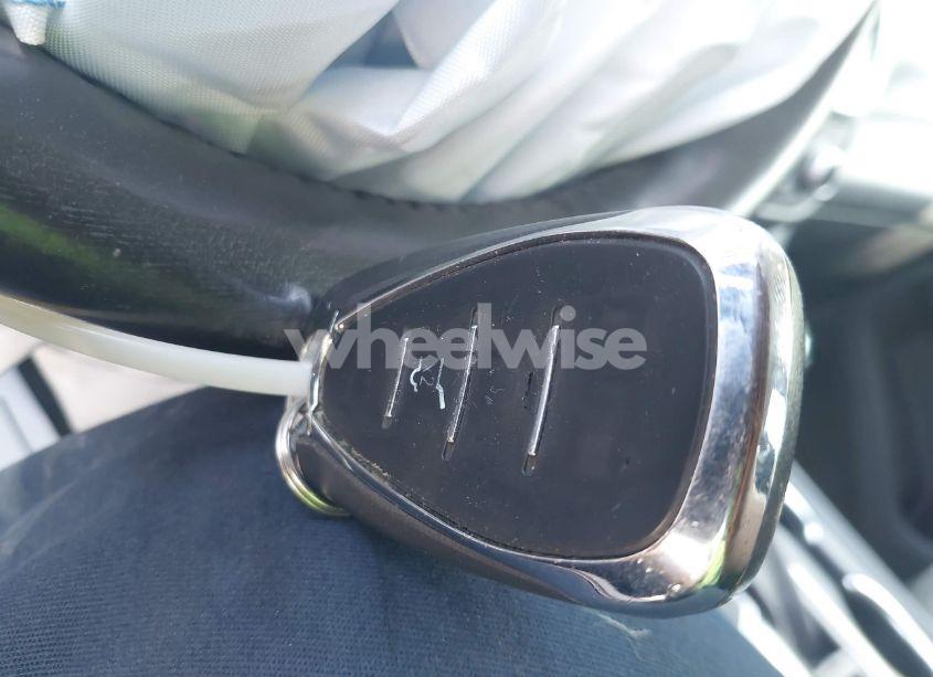 Photo 11 of 2019 Chevrolet Equinox LT (VIN 3GNAXJEV0KS622126)