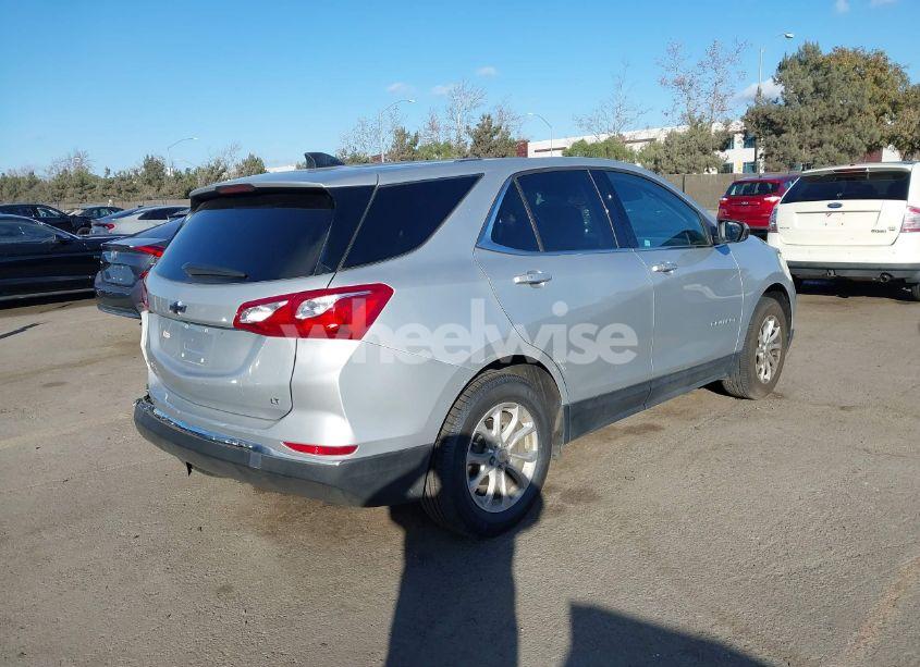 Photo 4 of 2018 Chevrolet Equinox LT (VIN 3GNAXJEV1JL110738)