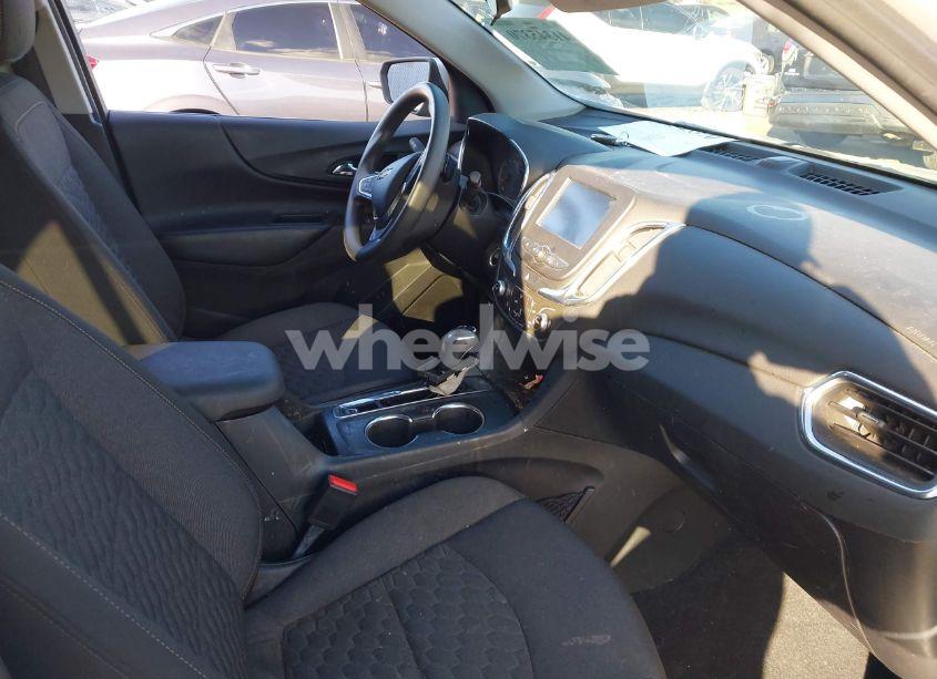 Photo 5 of 2018 Chevrolet Equinox LT (VIN 3GNAXJEV1JL110738)