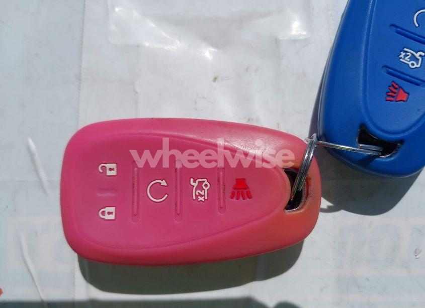 Photo 11 of 2018 Chevrolet Equinox LT (VIN 3GNAXJEV1JL270411)