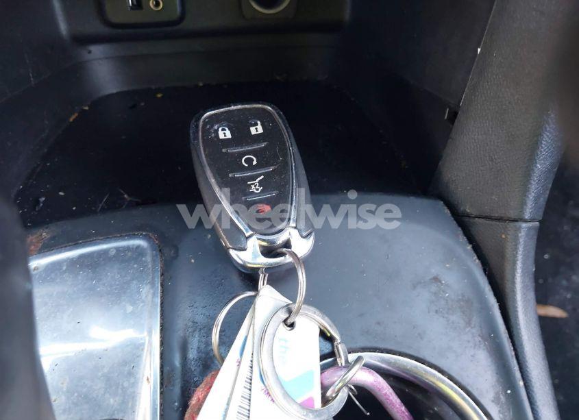 Photo 11 of 2018 Chevrolet Equinox LT (VIN 3GNAXJEV1JL391584)