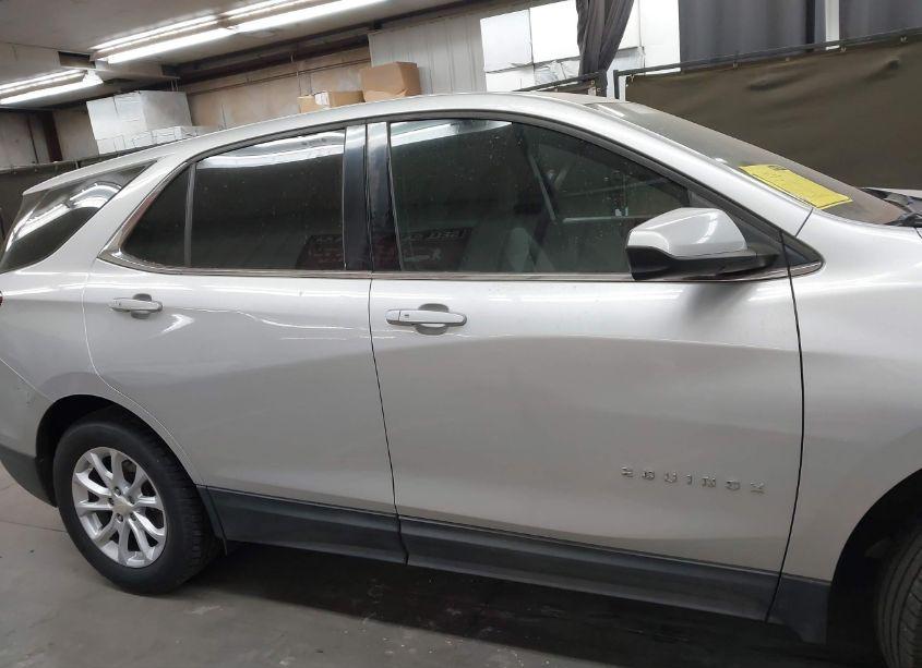 Photo 13 of 2018 Chevrolet Equinox LT (VIN 3GNAXJEV1JS500440)