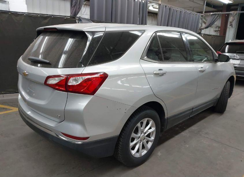 Photo 4 of 2018 Chevrolet Equinox LT (VIN 3GNAXJEV1JS500440)