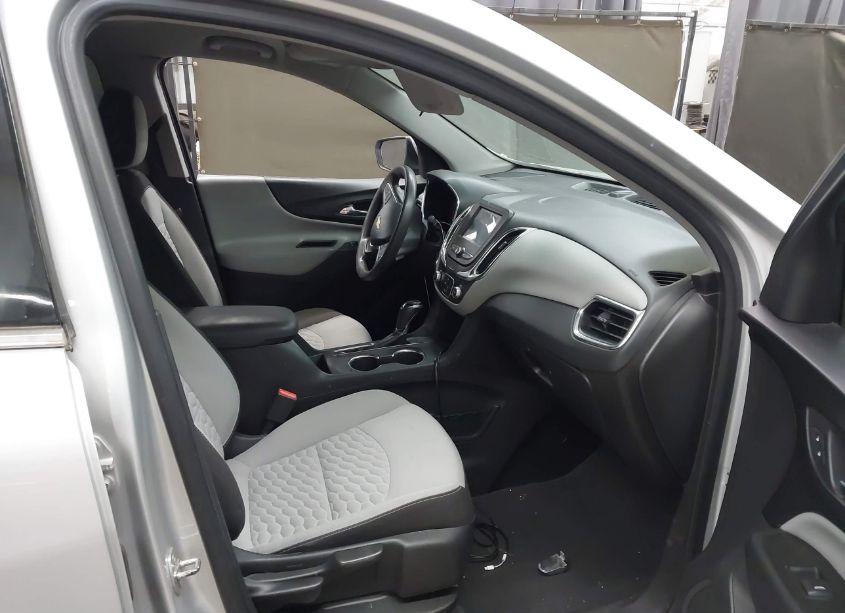 Photo 5 of 2018 Chevrolet Equinox LT (VIN 3GNAXJEV1JS500440)